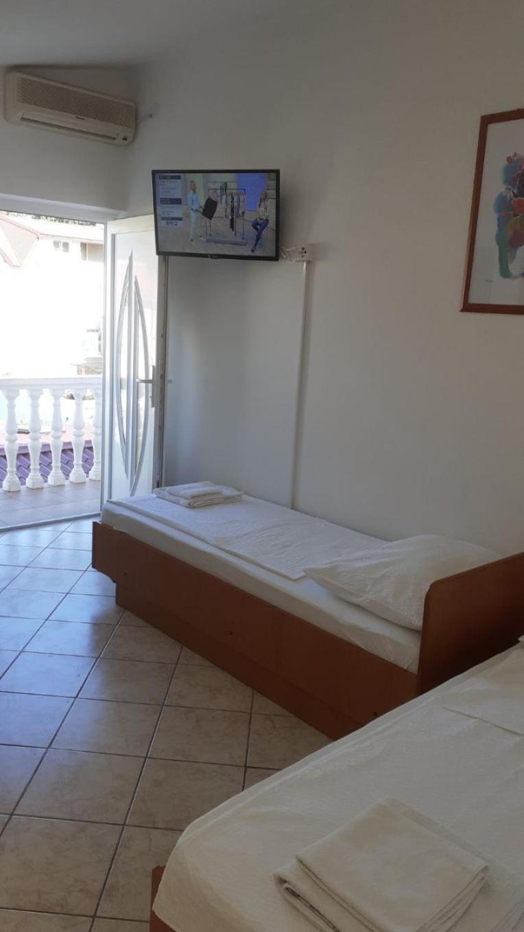 Apartments Dobri - 500M From Beach Nin Esterno foto