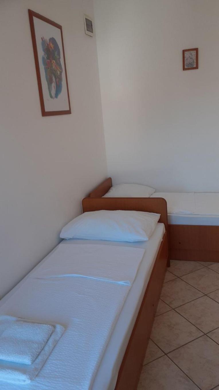 Apartments Dobri - 500M From Beach Nin Esterno foto