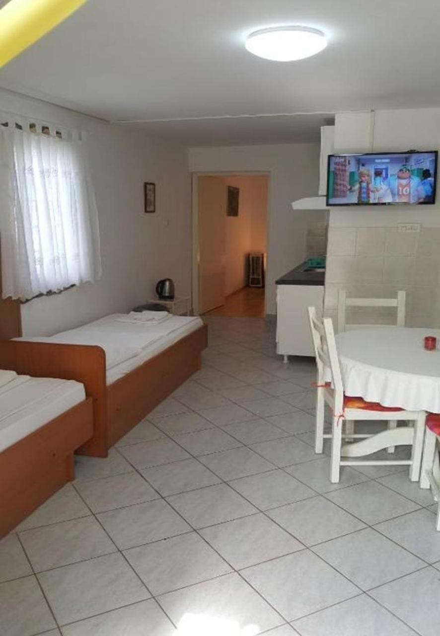 Apartments Dobri - 500M From Beach Nin Esterno foto